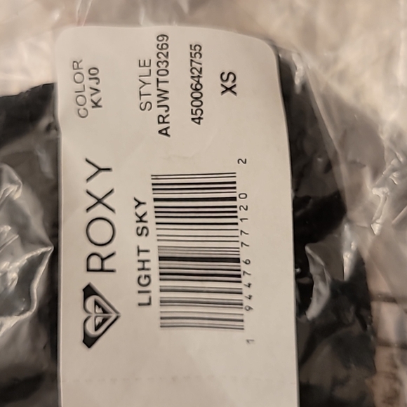 NWT ROXY Light Sky Black Smocked Sleeveless Tank Crop Top XS - Picture 4 of 6